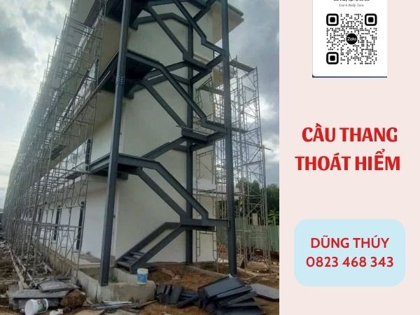cầu thang thóa hiểm 